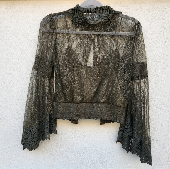 Alice + Olivia Millie Bell-Sleeve Crochet Collared Top - Picture 5 of 10